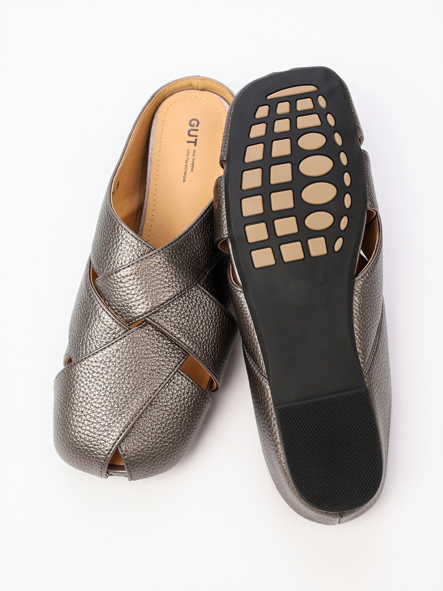 Сабо цвета серебра на венском каблуке